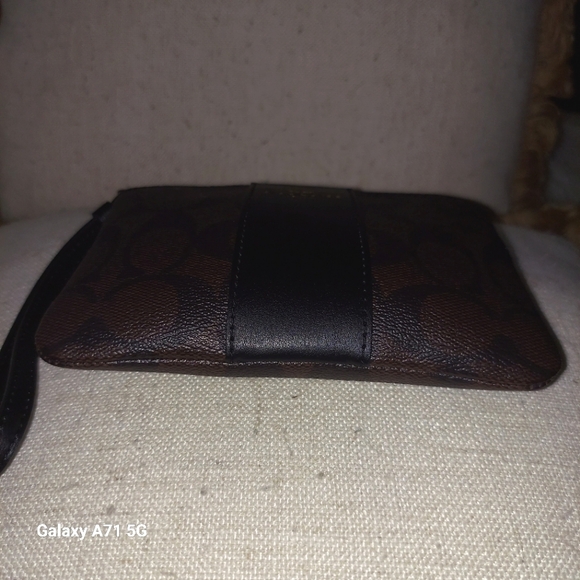 Coach NWT Signature Dark Khaki and Black Wristlet Wallet - Picture 4 of 11